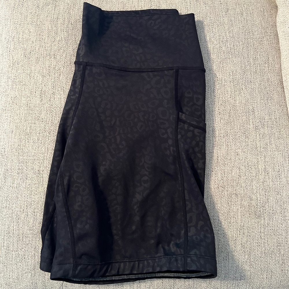 Constantly Varied Gear (CVG) Size Large 7 Inch Shorts - Black Leopard